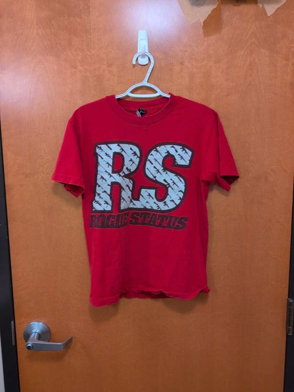 Rogue Status Mens Small Red Short Sleeve Tee RS Graphic Cotton VTG Y2K Skater